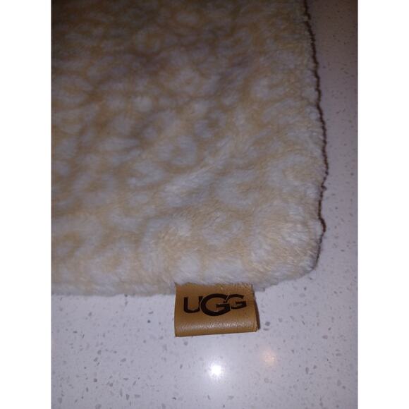 UGG Soft  Faux Fur Pillow Cover 20”x20” with zipper - Picture 2 of 6